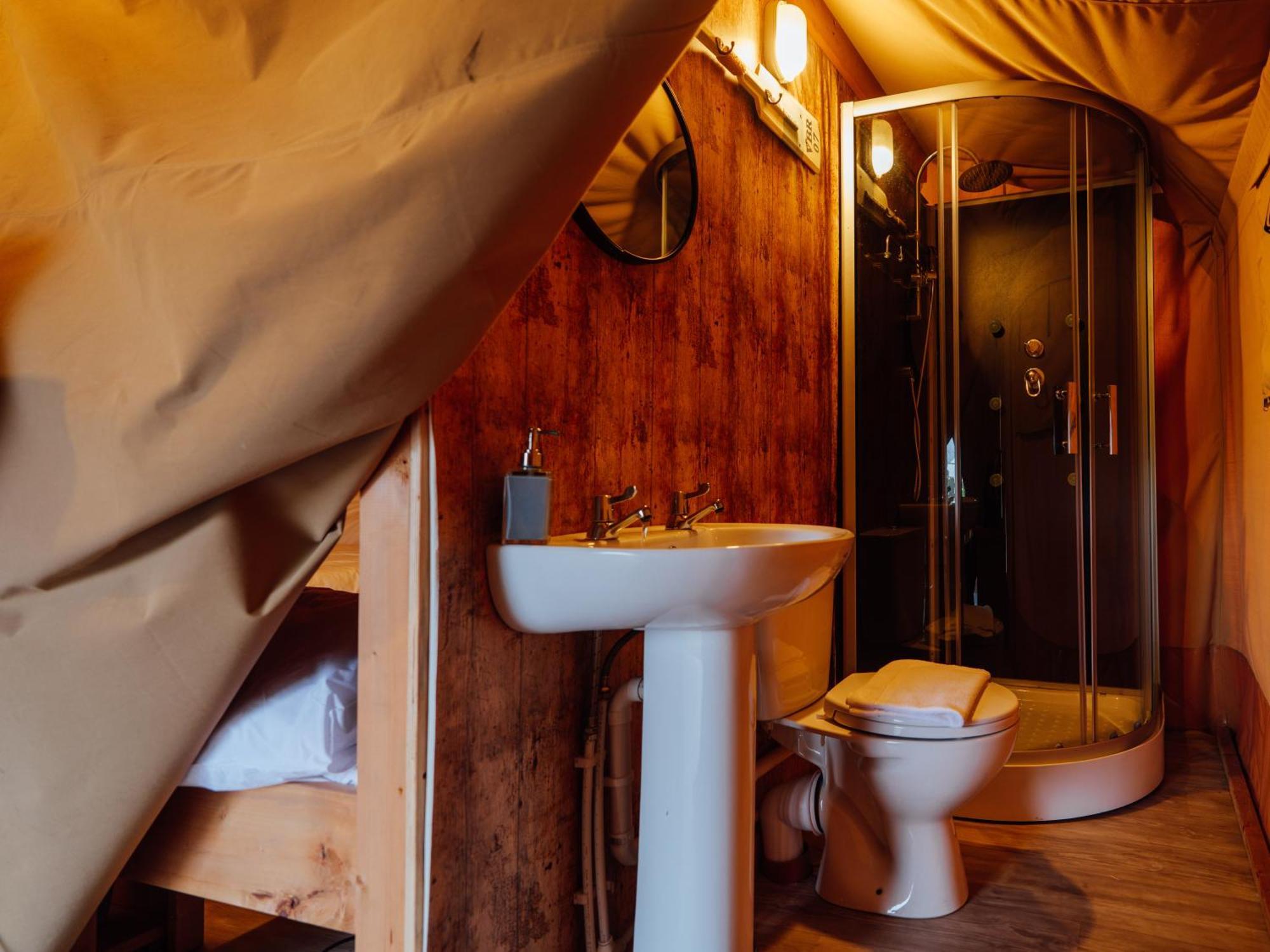 Sunset Retreats Safari Tent Ombersley Bagian luar foto