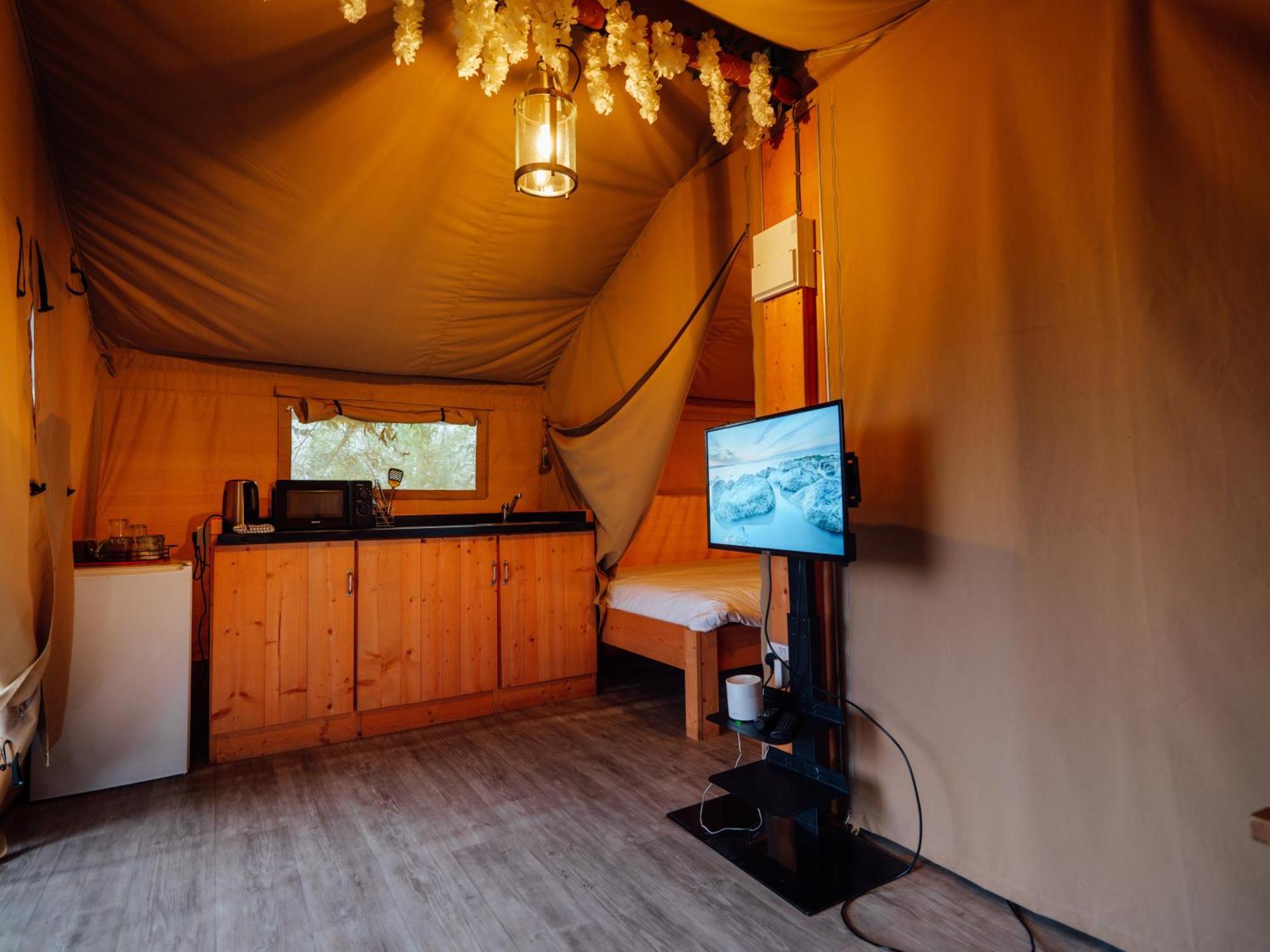 Sunset Retreats Safari Tent Ombersley Bagian luar foto